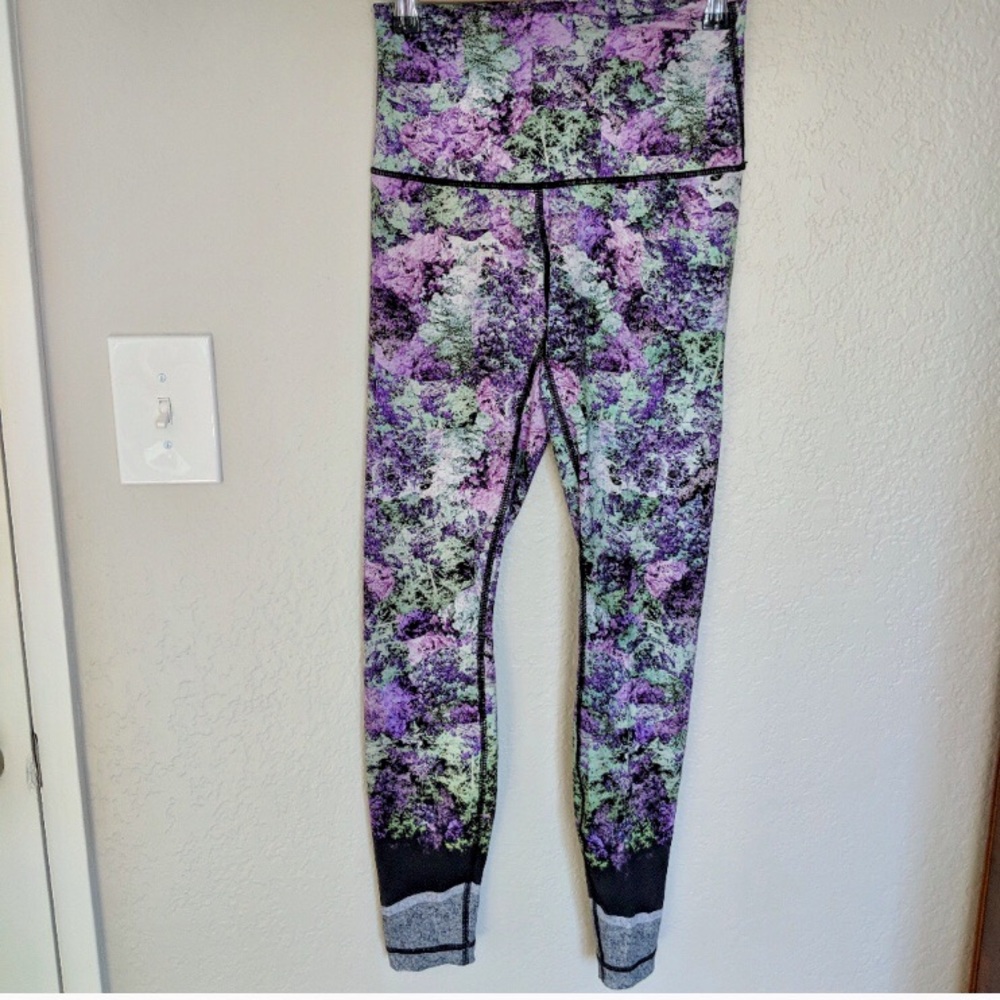 Lulu lemon Wunder-under.  High rise pants 6